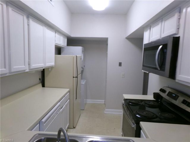 352 Meadows Circle, Winston-salem, NC 27104
