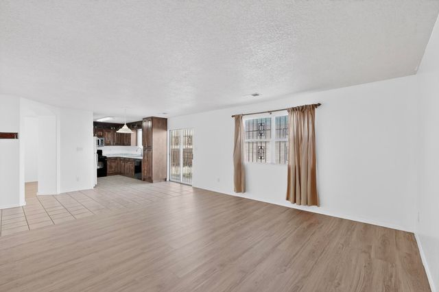 43 Avenida Jardin, Los Lunas, NM 87031