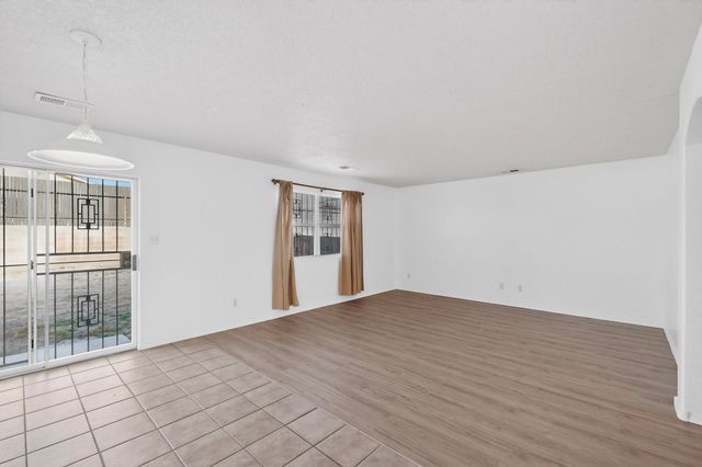 43 Avenida Jardin, Los Lunas, NM 87031