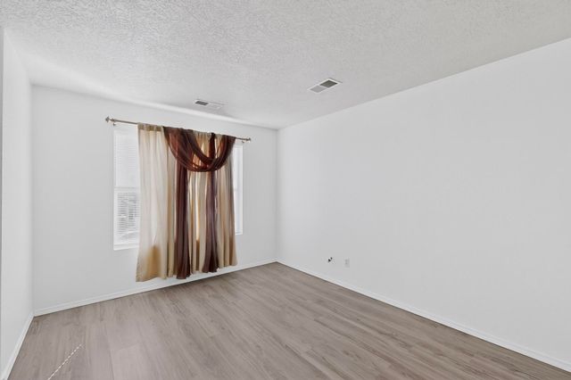 43 Avenida Jardin, Los Lunas, NM 87031