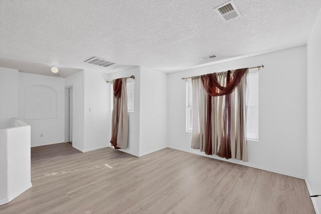 43 Avenida Jardin, Los Lunas, NM 87031