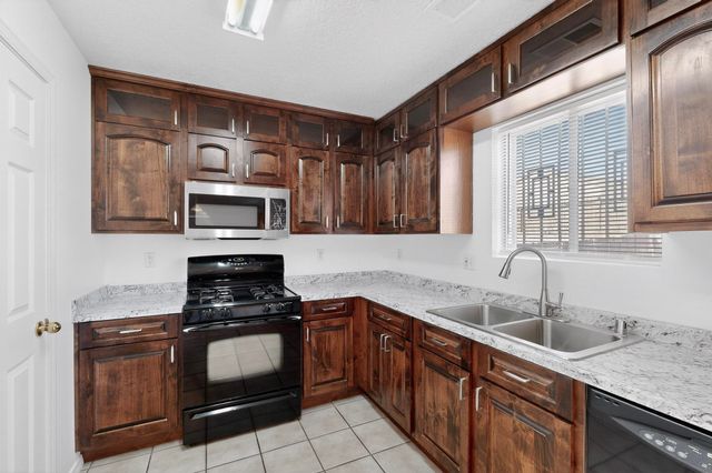 43 Avenida Jardin, Los Lunas, NM 87031