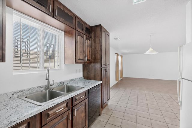 43 Avenida Jardin, Los Lunas, NM 87031