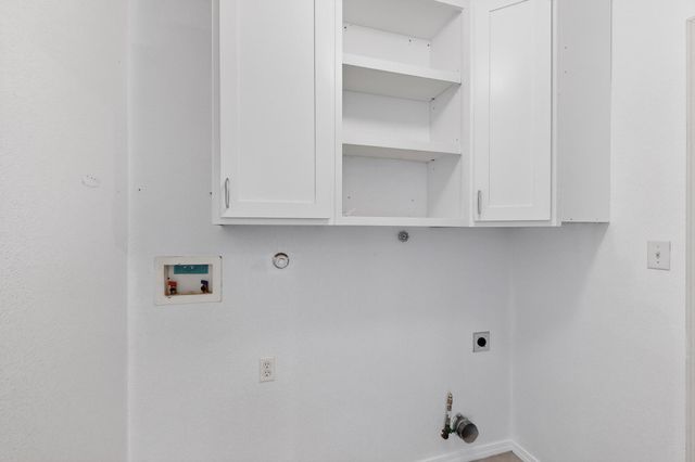 43 Avenida Jardin, Los Lunas, NM 87031