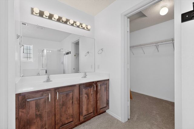 43 Avenida Jardin, Los Lunas, NM 87031