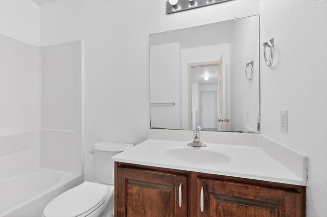 43 Avenida Jardin, Los Lunas, NM 87031