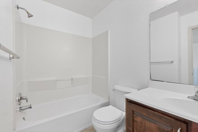 43 Avenida Jardin, Los Lunas, NM 87031