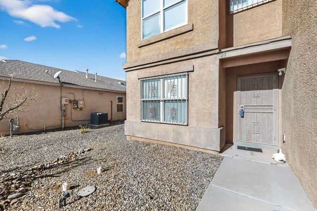 43 Avenida Jardin, Los Lunas, NM 87031