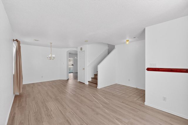 43 Avenida Jardin, Los Lunas, NM 87031