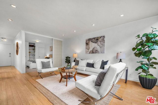 11645 Montana Avenue 216, Los Angeles, CA 90049