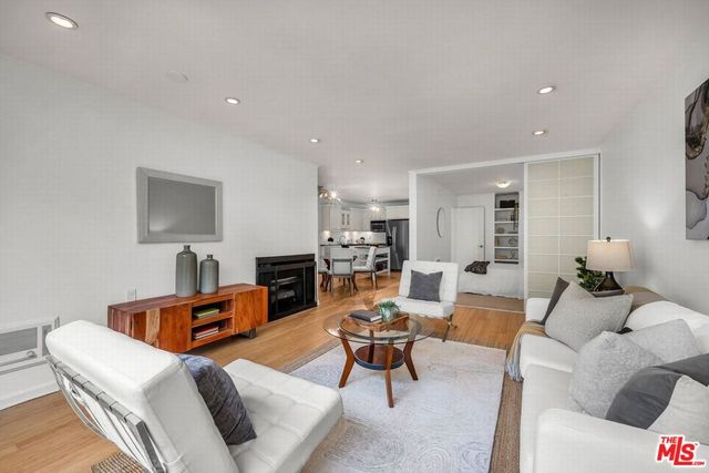 11645 Montana Avenue 216, Los Angeles, CA 90049