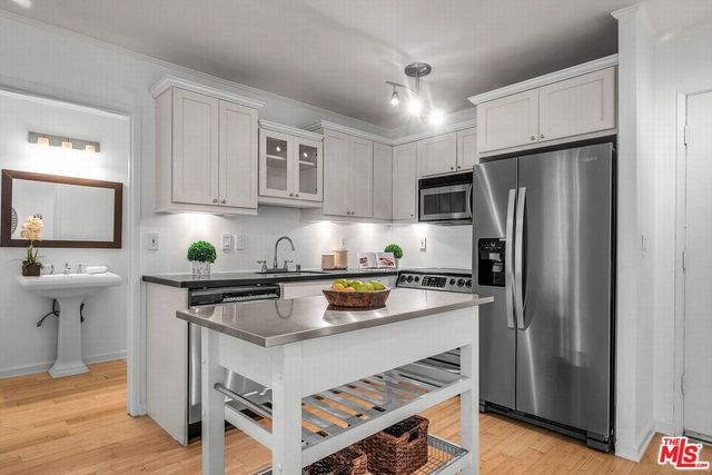 11645 Montana Avenue 216, Los Angeles, CA 90049