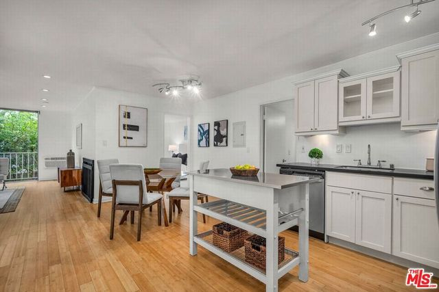 11645 Montana Avenue 216, Los Angeles, CA 90049