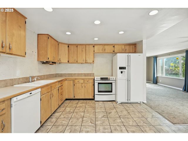 1705 NEVADA St, The Dalles, OR 97058