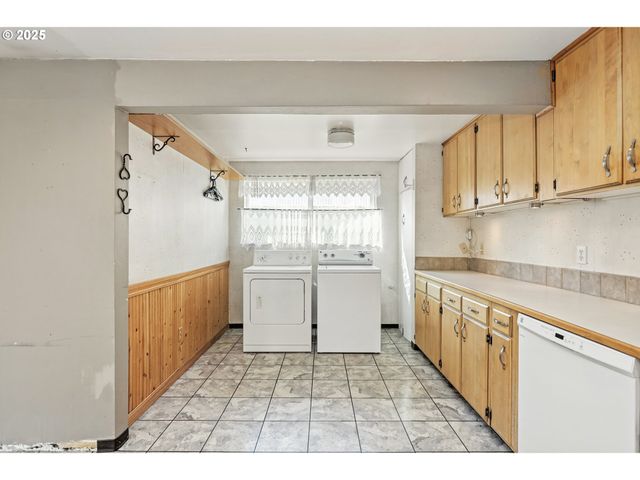 1705 NEVADA St, The Dalles, OR 97058