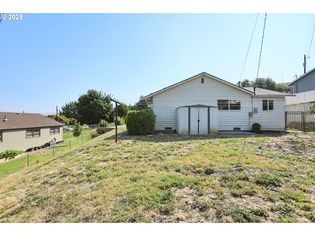 1705 NEVADA St, The Dalles, OR 97058