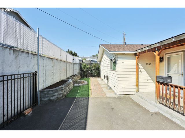 1705 NEVADA St, The Dalles, OR 97058