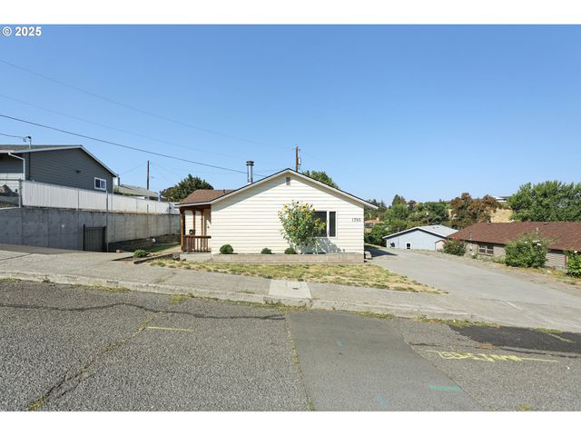 1705 NEVADA St, The Dalles, OR 97058