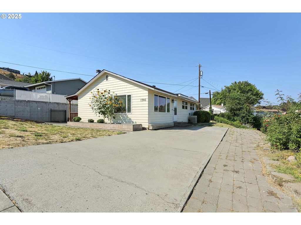 1705 NEVADA St, The Dalles, OR 97058