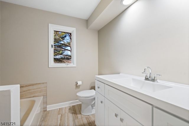 3 Augusta Dr, Clinton Twp., NJ 08801