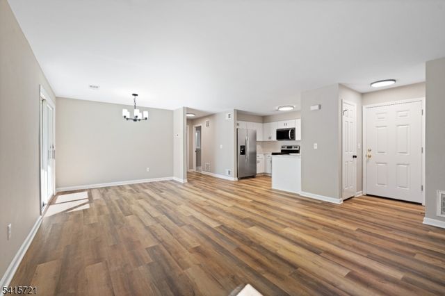 3 Augusta Dr, Clinton Twp., NJ 08801