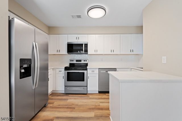 3 Augusta Dr, Clinton Twp., NJ 08801