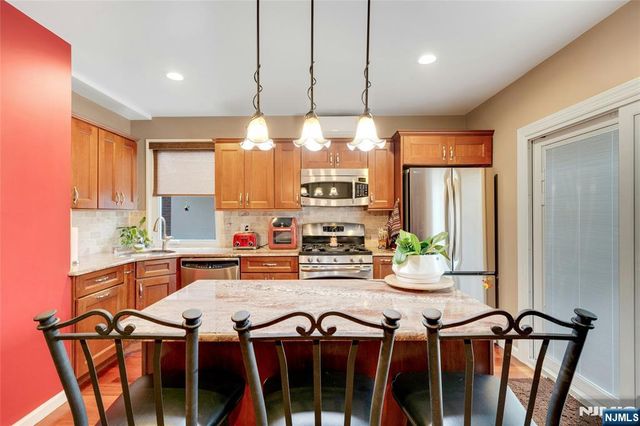 1130 Edgewood Lane, Fort Lee, NJ 07024