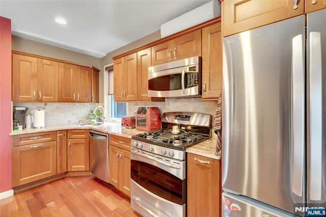 1130 Edgewood Lane, Fort Lee, NJ 07024