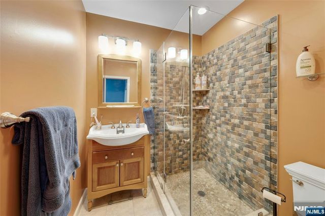 1130 Edgewood Lane, Fort Lee, NJ 07024
