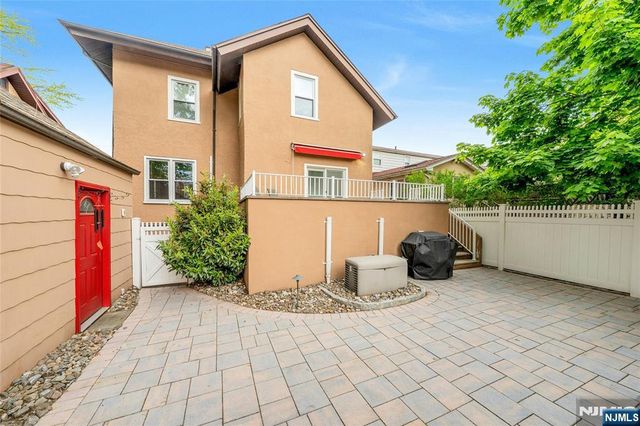 1130 Edgewood Lane, Fort Lee, NJ 07024