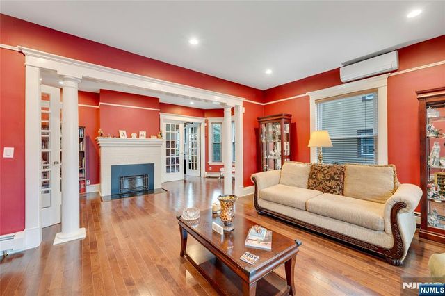 1130 Edgewood Lane, Fort Lee, NJ 07024