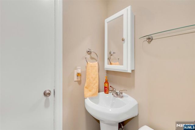 1130 Edgewood Lane, Fort Lee, NJ 07024