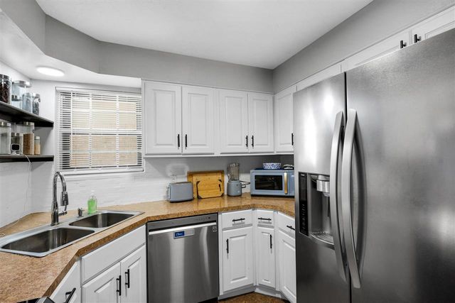 127 SE Berkshire Way, Lawton, OK 73501