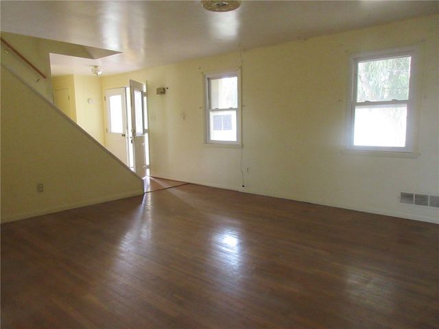 101 Surrey Dr, North Strabane, PA 15317