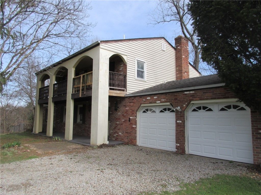101 Surrey Dr, North Strabane, PA 15317