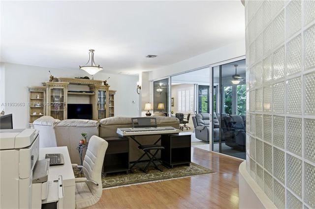 2607 Holy Cross Ln, Lake Worth, FL 33460