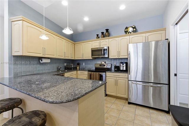2607 Holy Cross Ln, Lake Worth, FL 33460
