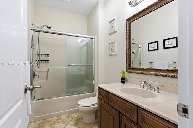 2607 Holy Cross Ln, Lake Worth, FL 33460