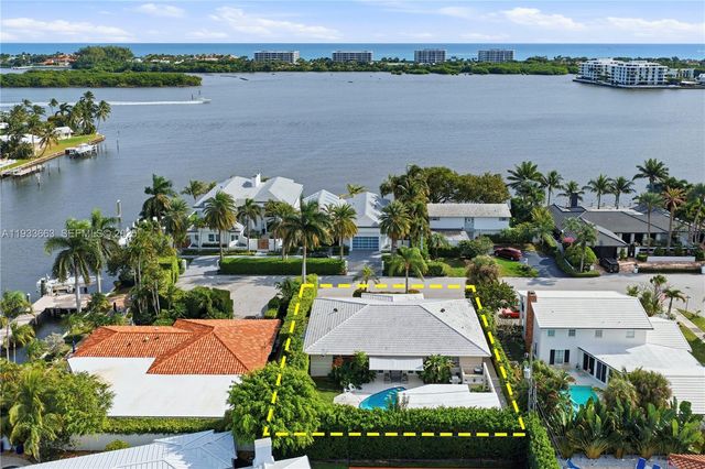 2607 Holy Cross Ln, Lake Worth, FL 33460