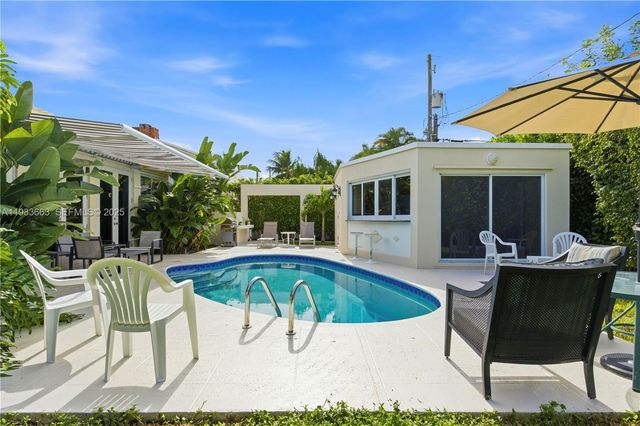 2607 Holy Cross Ln, Lake Worth, FL 33460