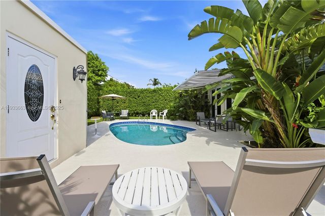 2607 Holy Cross Ln, Lake Worth, FL 33460