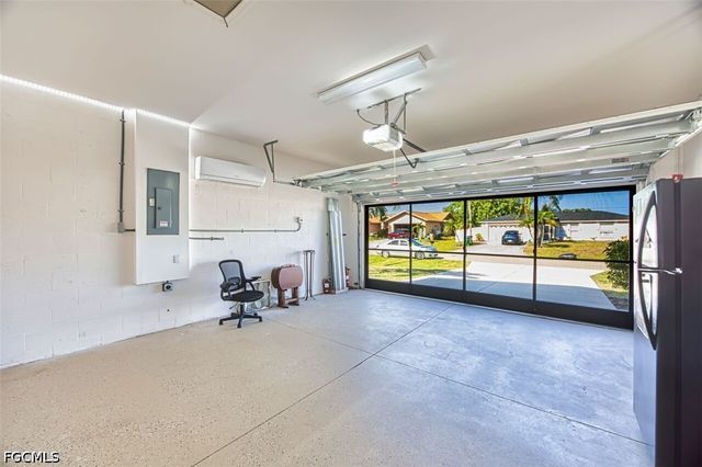 705 SW 10th PL, Cape Coral, FL 33991