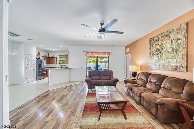 705 SW 10th PL, Cape Coral, FL 33991