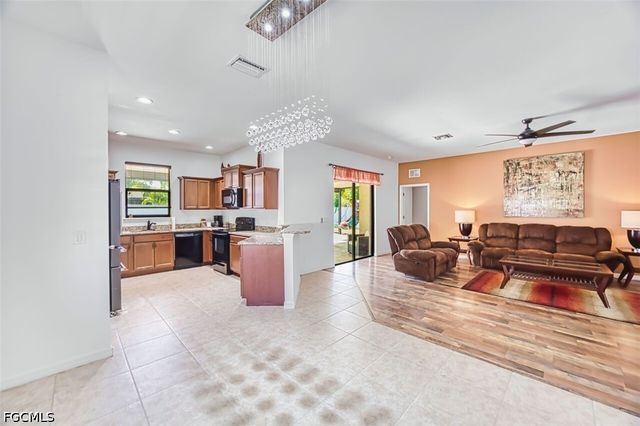 705 SW 10th PL, Cape Coral, FL 33991