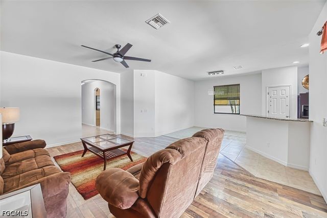 705 SW 10th PL, Cape Coral, FL 33991