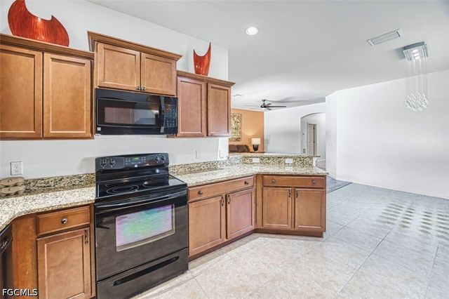 705 SW 10th PL, Cape Coral, FL 33991