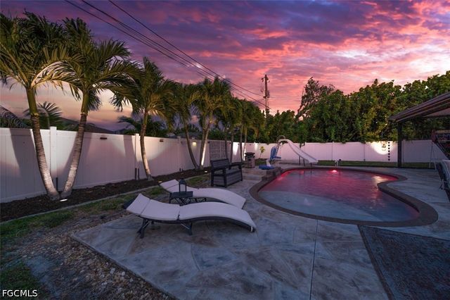 705 SW 10th PL, Cape Coral, FL 33991