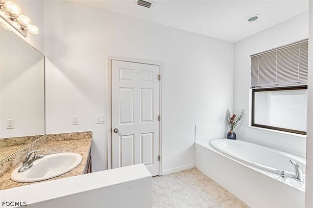 705 SW 10th PL, Cape Coral, FL 33991