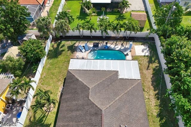 705 SW 10th PL, Cape Coral, FL 33991