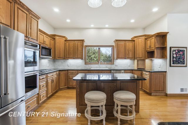 12 W Grove Court, Freeland, MI 48623